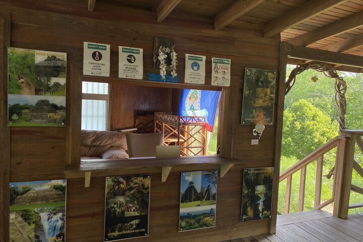 Check-in/check-out kiosk