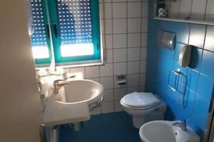 Room 12 of 48