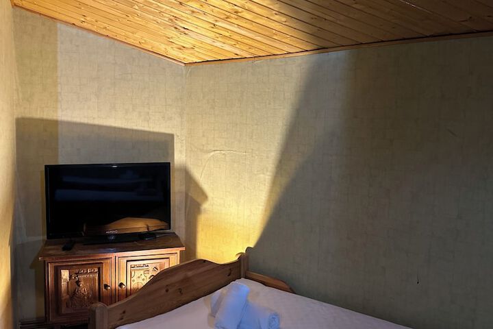 Room 21 of 83
