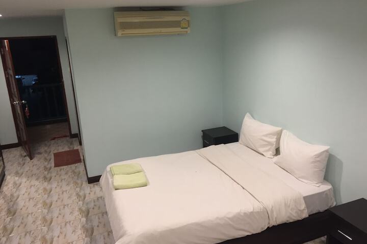 Room 18 of 68