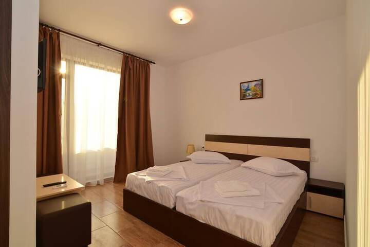 Room 3 of 20