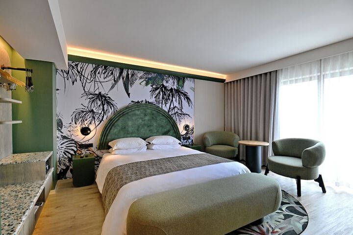 Room 11 of 30