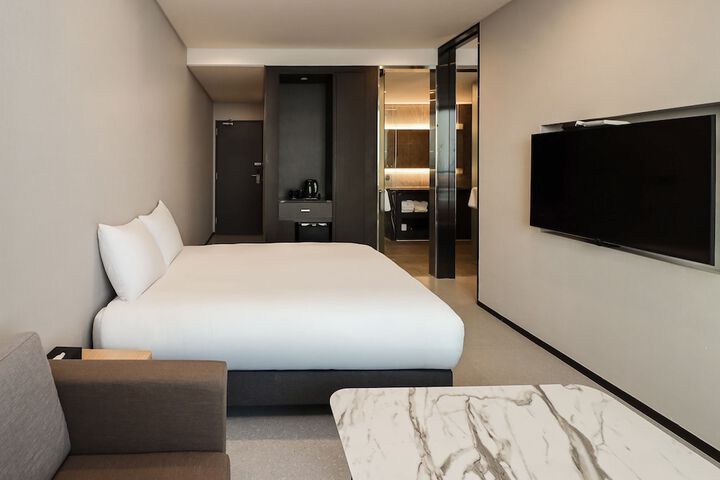 Room 14 of 48