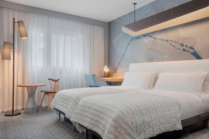 Room 27 of 171