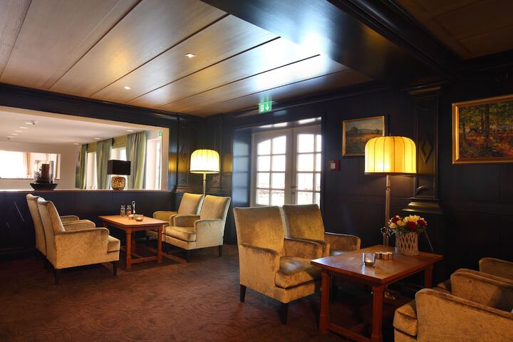 Lounge 47 of 70