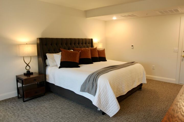 Room 12 of 220