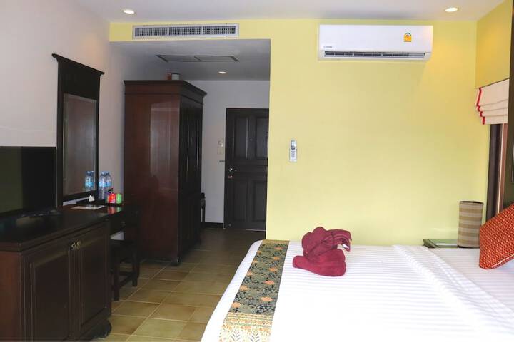 Room 45 of 242