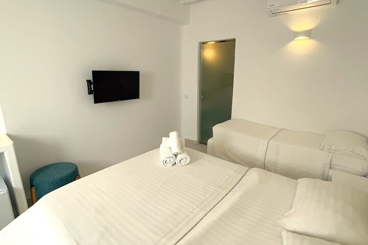 Room 17 of 93