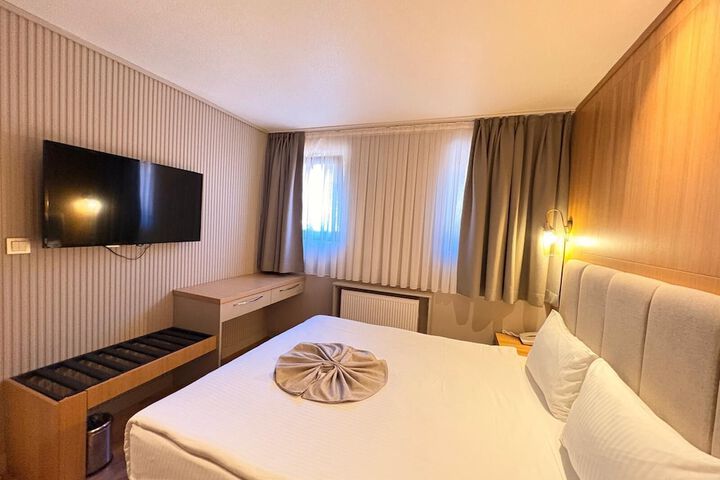 Room 7 of 40