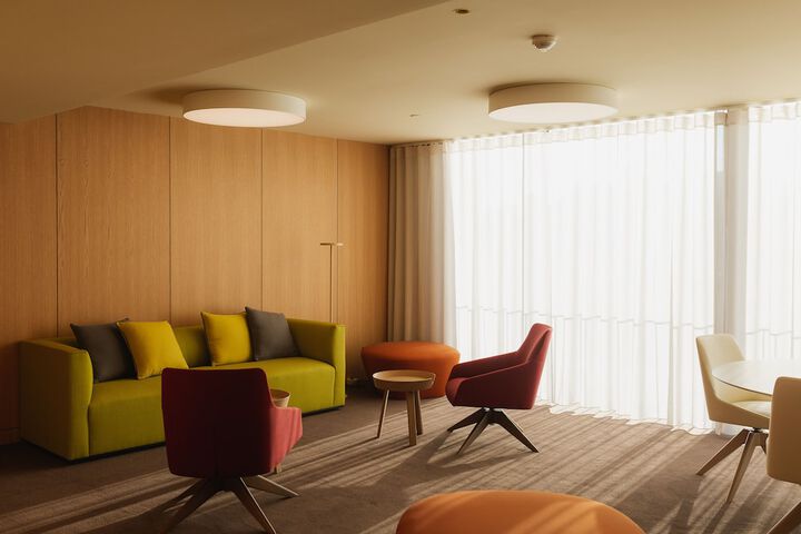 Lounge 64 of 75