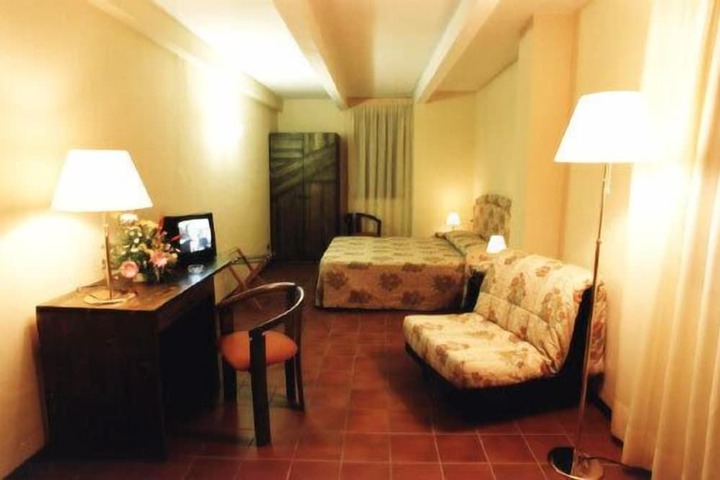 Room 8 of 28