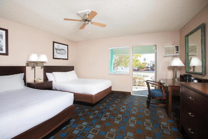 Bay 2 Double Beds Beach Floor (17 of 19)