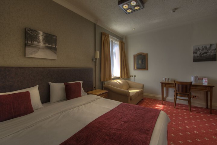 Room 3 of 40