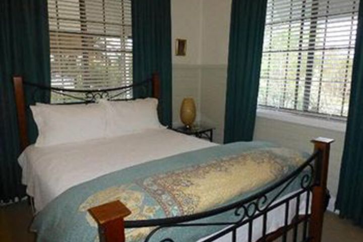 Room 4 of 10