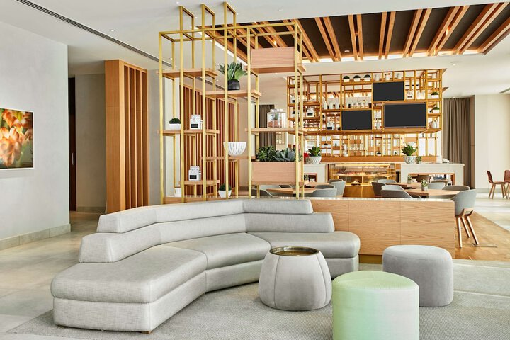 Entrance & Lobby