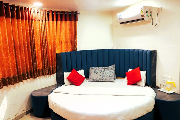 Room 32 of 57