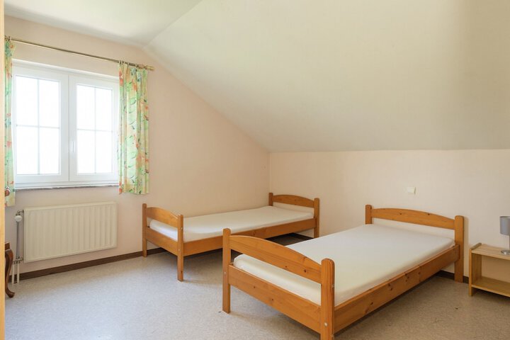 Room 4 of 37