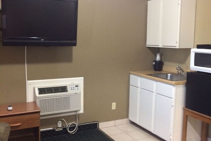 Room 8 of 40