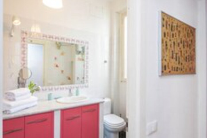 Room 4 of 25