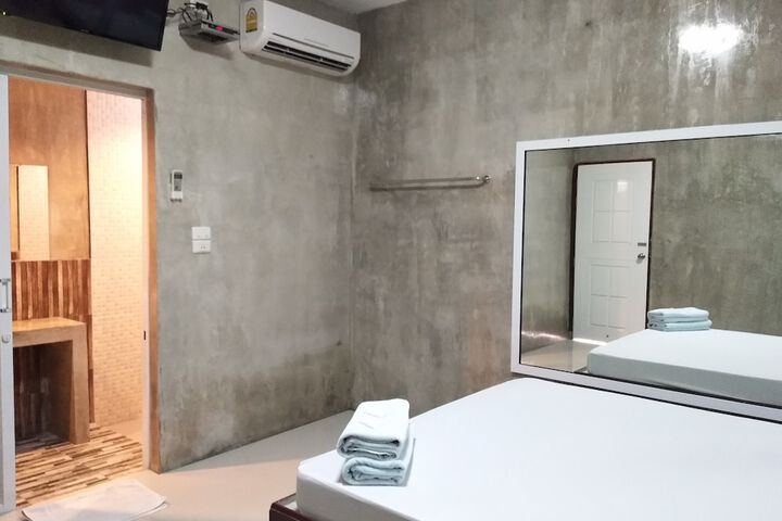 Room 9 of 20