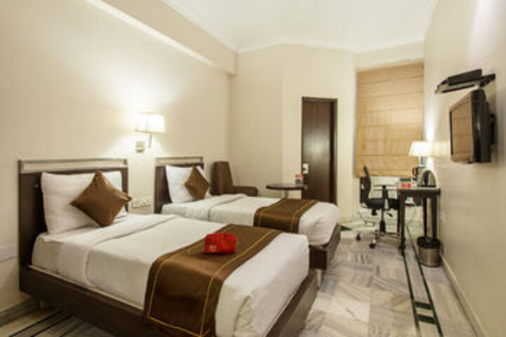 OYO Rooms MI Road Extension