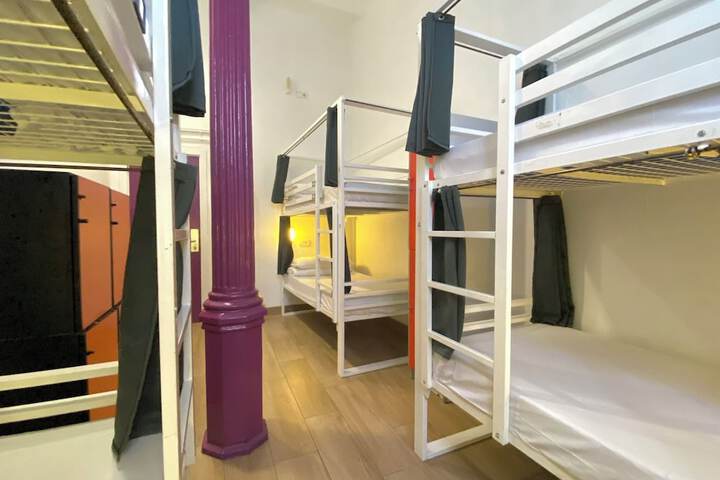 Room 28 of 65