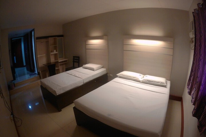 Room 34 of 94
