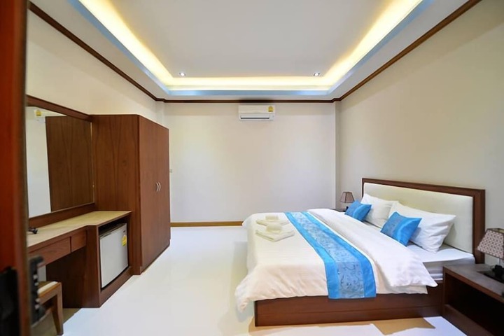 Room 3 of 23