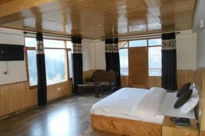 Room 17 of 27