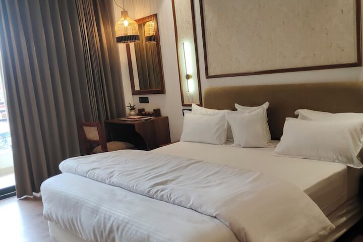 Room 9 of 30