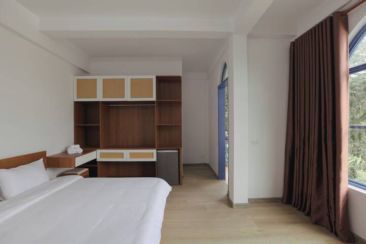 Room 3 of 8
