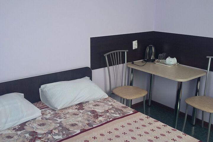 Room 6 of 18