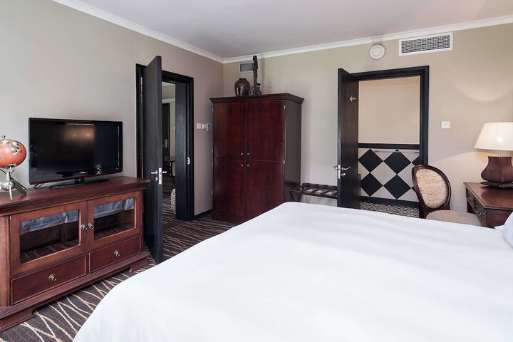 Room 13 of 82