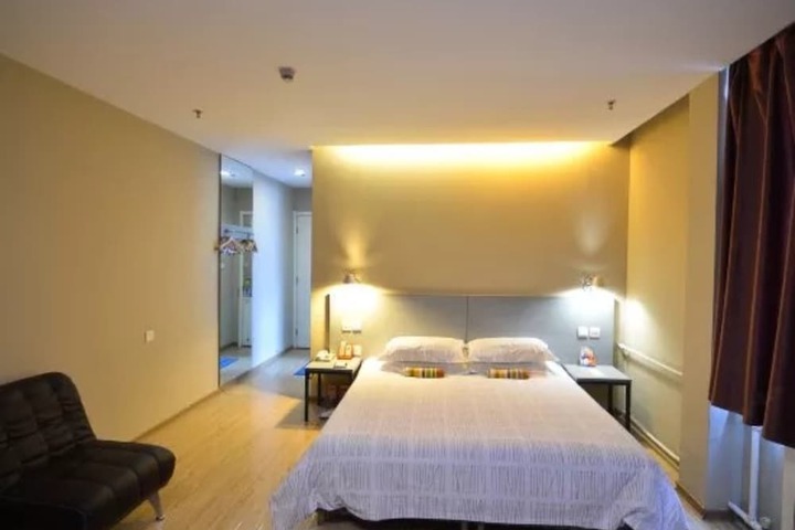 Room 9 of 25