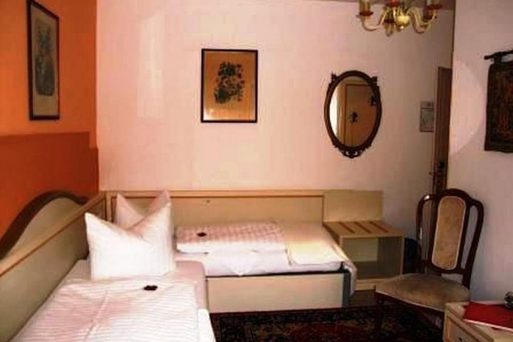 Room 13 of 49