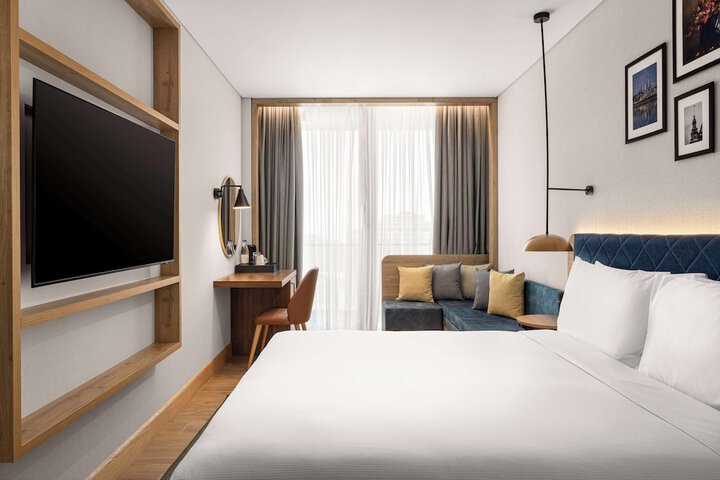 Room 34 of 62