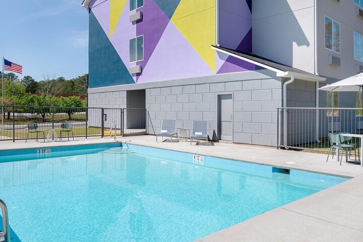 Pool Hotel