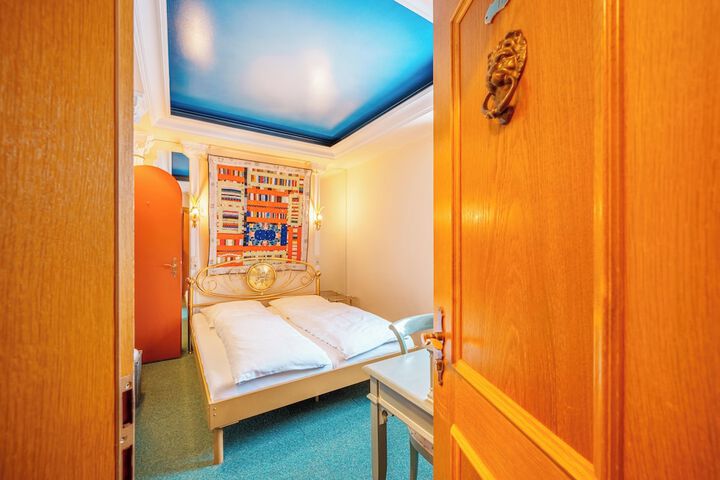 Room 18 of 57