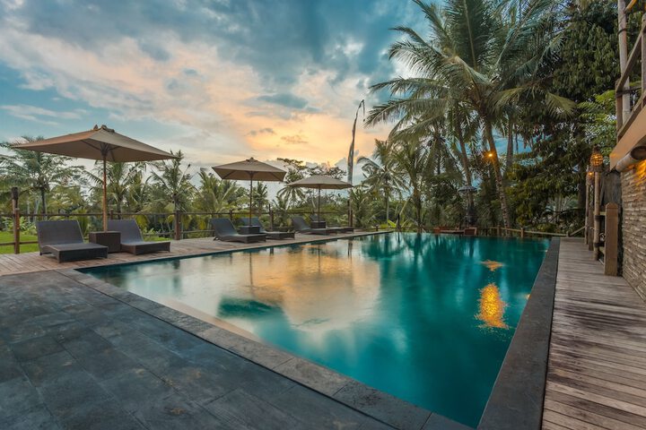 Pool Hotel