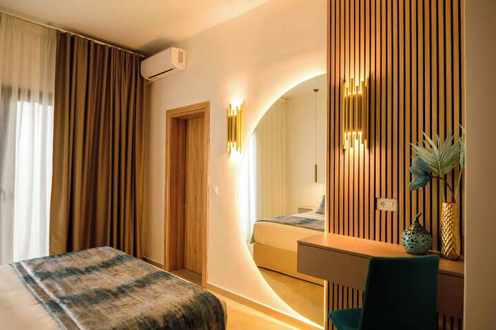 Room 4 of 61