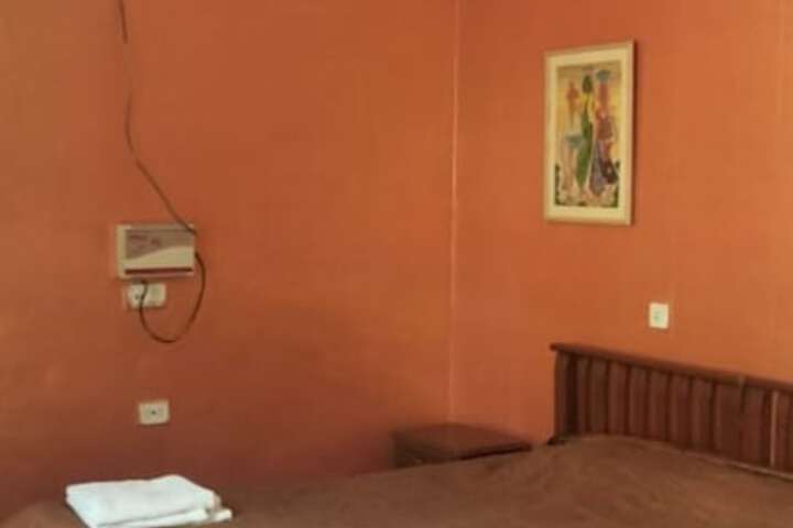 Room 5 of 13