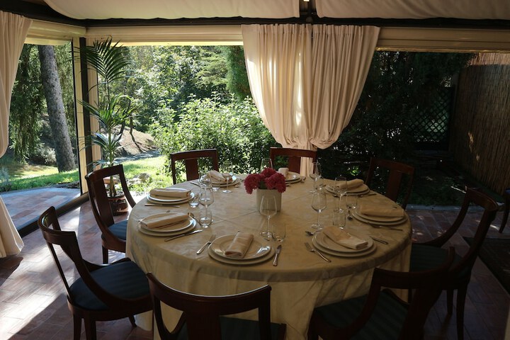 Dining 32 of 44