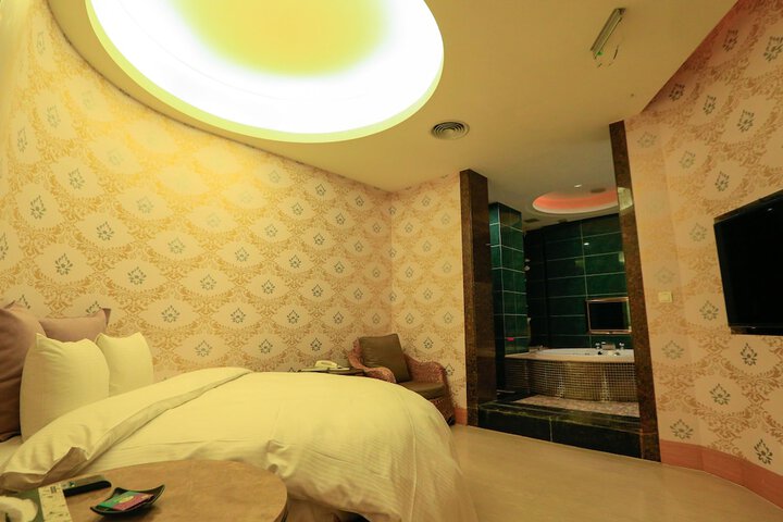 Room 4 of 51