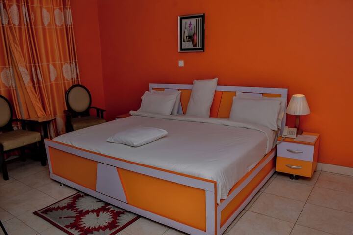 Room 4 of 11