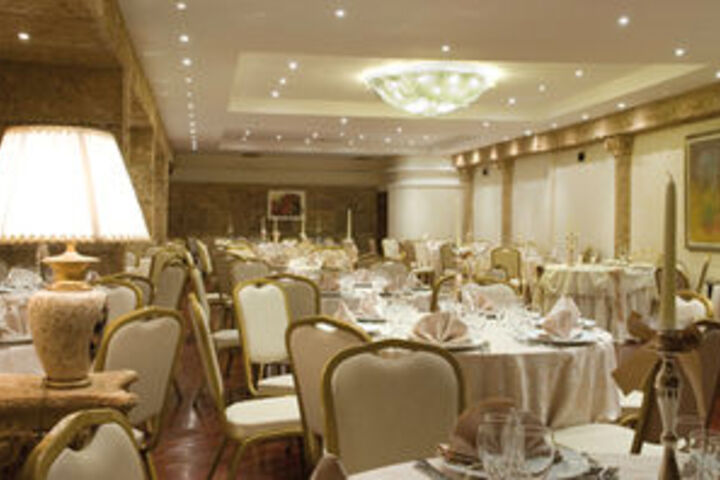 Ballroom/Hall 11 of 32