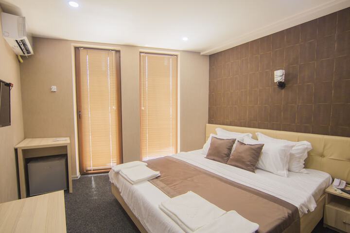 Room 10 of 45