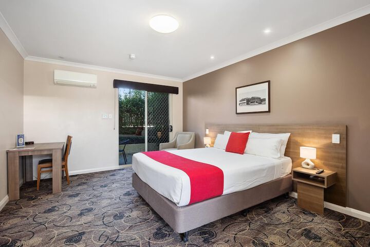 Room 8 of 34