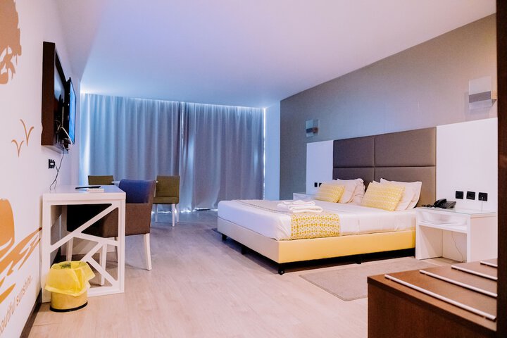 Room 14 of 32