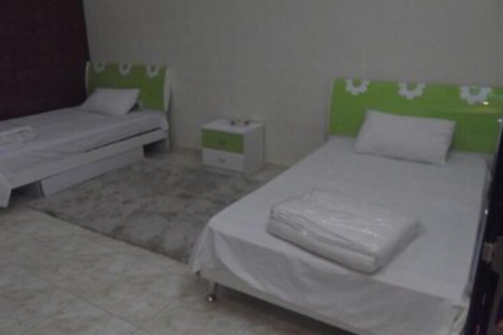 Room 5 of 16