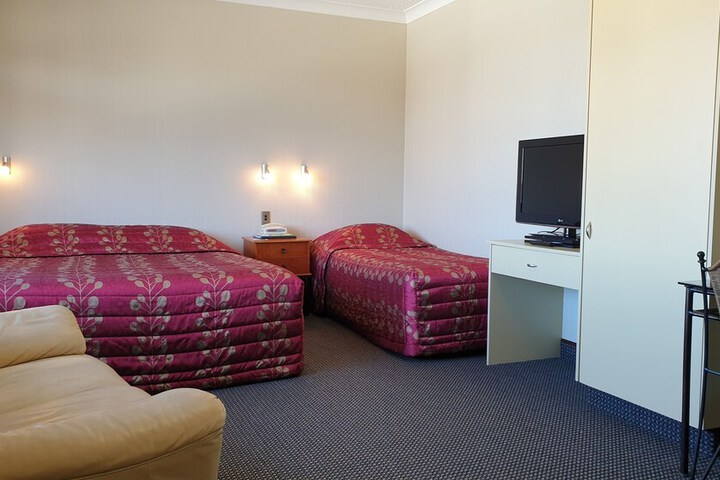 Room 11 of 30